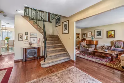 18 Lincoln Avenue, Dix Hills, NY 11746 - Photo 5