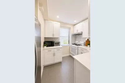 13916 28 Road #Z, Flushing, NY 11354 - Photo 5