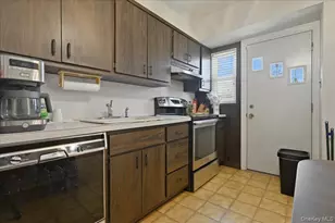 58 Lyon St, Valley Stream, NY 11580 - Photo 13