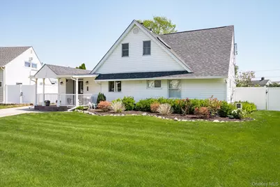 41 Disc Lane, Wantagh, NY 11793 - Photo 3
