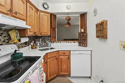 2410 Farmers Avenue #16, Bellmore, NY 11710 - Photo 7
