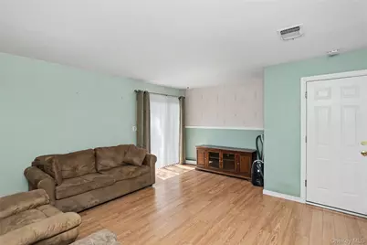 2410 Farmers Avenue #16, Bellmore, NY 11710 - Photo 11