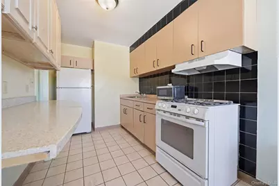 26505 Hillside Avenue, Floral Park, NY 11004 - Photo 9