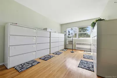 26505 Hillside Avenue, Floral Park, NY 11004 - Photo 13
