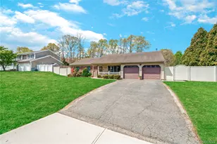 24 Sabre Dr, Selden, NY 11784 - Photo 17