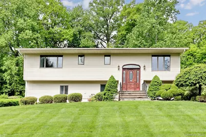 8 Medford Place, Nanuet, NY 10954 - Photo 1
