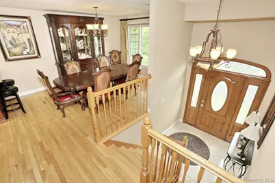 8 Medford Place, Nanuet, NY 10954 - Photo 5