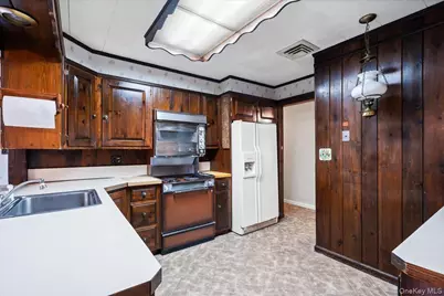 933 Dana Avenue, Valley Stream, NY 11580 - Photo 5