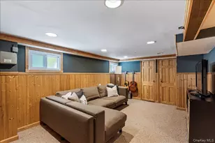 94 Roosevelt St, Garden City, NY 11530 - Photo 17