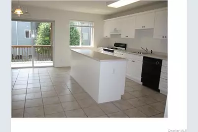 25 College Avenue #512, Nanuet, NY 10954 - Photo 3