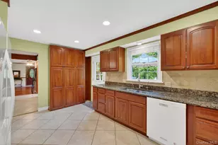 14 Victor Ln, Poughkeepsie, NY 12601 - Photo 11