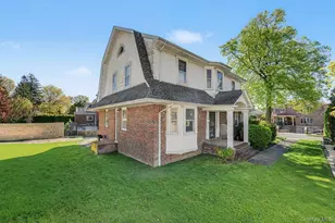 27 Center Dr, Whitestone, NY 11357 - Photo 3