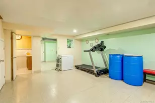 109-18 177th St, Jamaica, NY 11433 - Photo 25