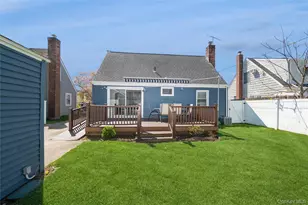 23 Gables Dr, Hicksville, NY 11801 - Photo 3