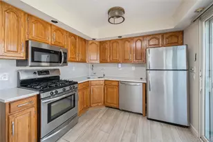 23 Gables Dr, Hicksville, NY 11801 - Photo 9