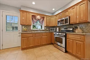 336 Princeton St, Westbury, NY 11590 - Photo 7