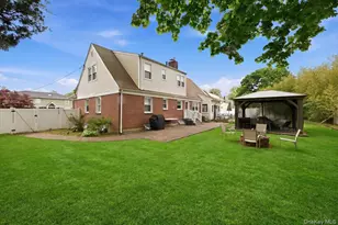 336 Princeton St, Westbury, NY 11590 - Photo 25