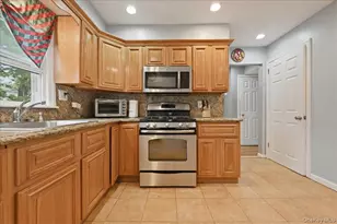 336 Princeton St, Westbury, NY 11590 - Photo 9