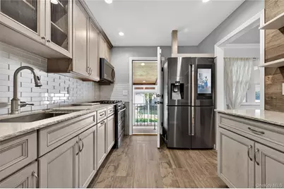 31 Broadway, New Hyde Park, NY 11040 - Photo 11
