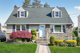 31 Broadway, New Hyde Park, NY 11040 - Photo 3