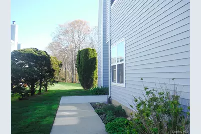 168 Hampton Vista Drive, Manorville, NY 11949 - Photo 3