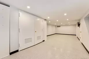 49 Harborview W, Lawrence, NY 11559 - Photo 15