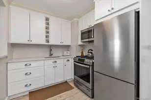 370 W Broadway, Long Beach, NY 11561 - Photo 9