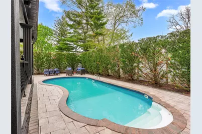 250 N 5th Street, Lindenhurst, NY 11757 - Photo 5
