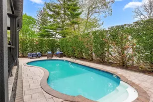 250 N 5th St, Lindenhurst, NY 11757 - Photo 5