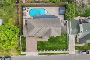 250 N 5th St, Lindenhurst, NY 11757 - Photo 33