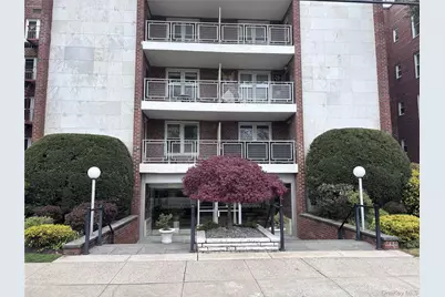 110 Brooklyn Avenue #3Q, Freeport, NY 11520 - Photo 1