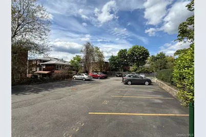 47-27 Little Neck Parkway #L4, Little Neck, NY 11362 - Photo 3