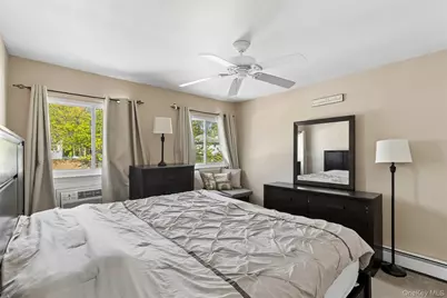 346 Avenue C, Ronkonkoma, NY 11779 - Photo 13