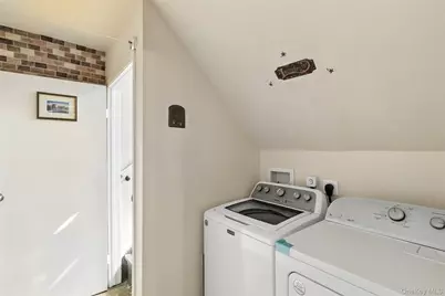 346 Avenue C, Ronkonkoma, NY 11779 - Photo 17