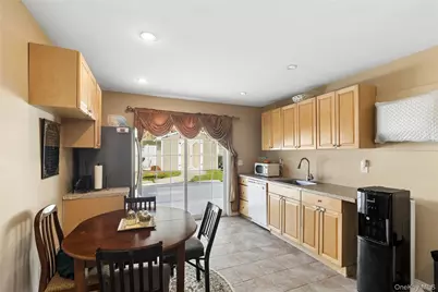 346 Avenue C, Ronkonkoma, NY 11779 - Photo 21