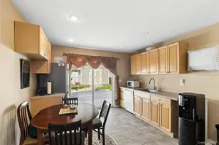 346 Avenue C, Ronkonkoma, NY 11779 - Photo 21