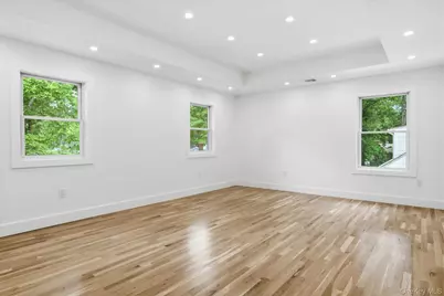 218 W Tyler Avenue, Miller Place, NY 11764 - Photo 21