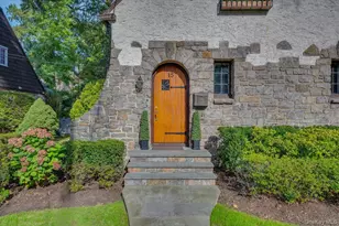 15 Kingsbury Rd, New Rochelle, NY 10804 - Photo 3