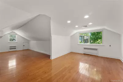 128 Moorland Drive, Scarsdale, NY 10583 - Photo 13