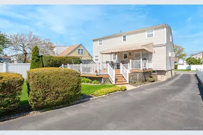 2572 S Saint Marks Avenue, Bellmore, NY 11710 - Photo 5