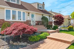 2572 S St Marks Ave, Bellmore, NY 11710 - Photo 3