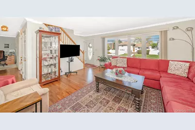 2572 S Saint Marks Avenue, Bellmore, NY 11710 - Photo 11