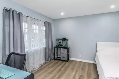 27 Surrey Lane, Plainview, NY 11803 - Photo 11