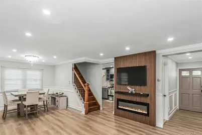 27 Surrey Lane, Plainview, NY 11803 - Photo 5