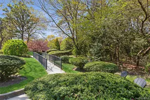 18 Glen Hollow Dr, Holtsville, NY 11742 - Photo 27