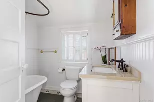 517 Montauk Hwy, East Quogue, NY 11942 - Photo 11