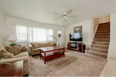 18 Kelly Place, Deer Park, NY 11729 - Photo 5
