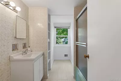 67 Old Country Road, New Rochelle, NY 10804 - Photo 21