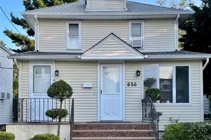 626 Stewart Ave, New Hyde Park, NY 11040 - Photo 3