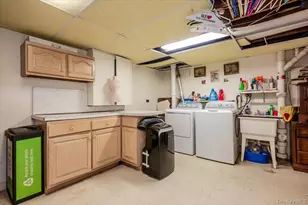 37 Wellesley Ln, Hicksville, NY 11801 - Photo 13